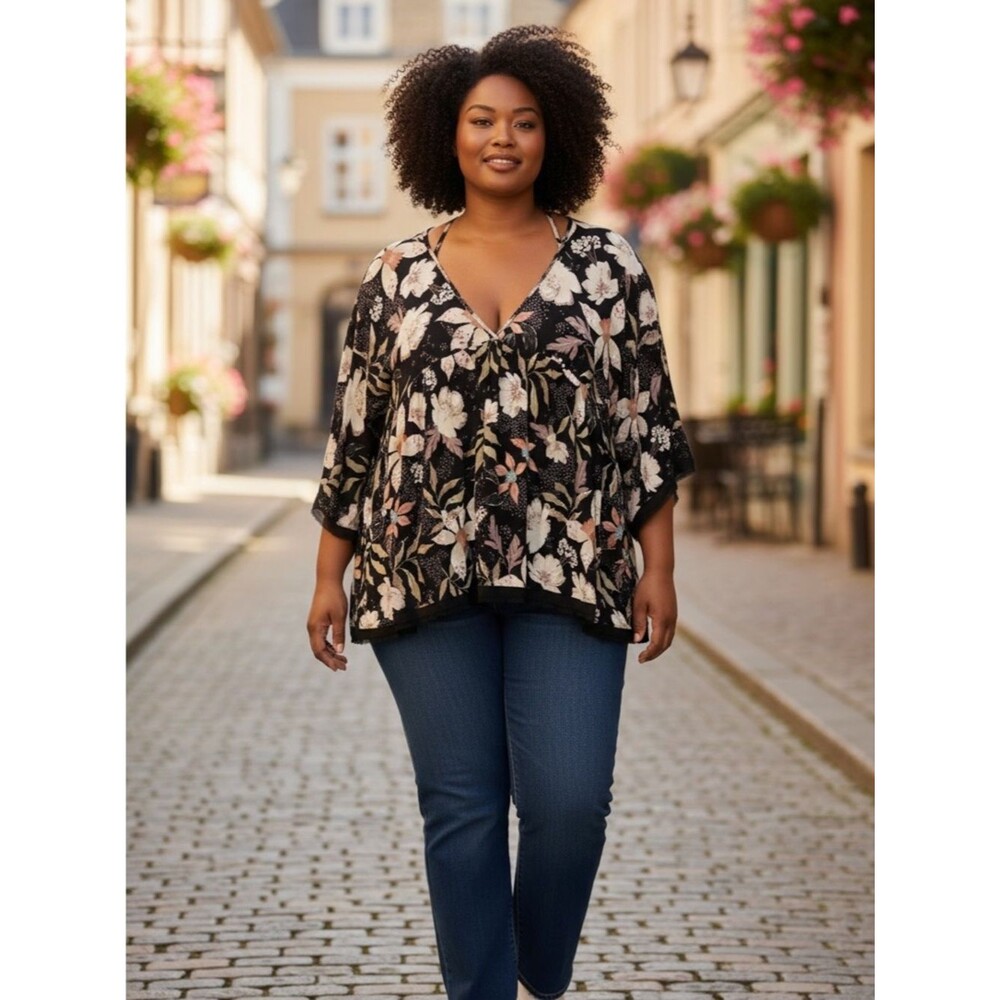 Hudson Gray Floral V-Neck Babydoll Tunic in Black and Cream L